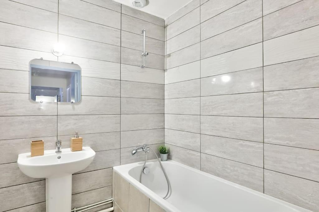 Parking Prive Gratuit - 15Mn Paris - Gare A Pied En 5Mn - Tout Equipee - Terrasse - Jardin - Stade De France - Casino D'Enghien - Hippodrome, Universite Epinay-sur-Seine Exterior photo